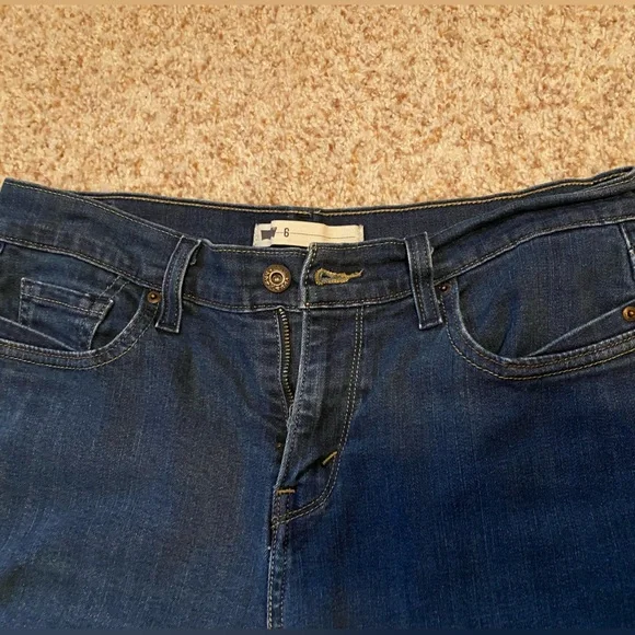 Levi’s Capri Dark Jeans - Picture 3 of 3